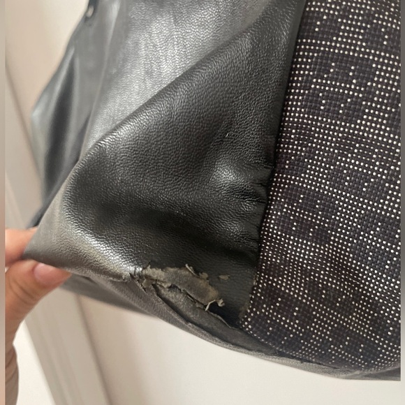 Lululemon Om The Day Bag Black Reflective Large Duffle Yoga Mat Gym Travel - Picture 8 of 16